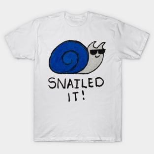 Snail with glasses who snailed it T-Shirt